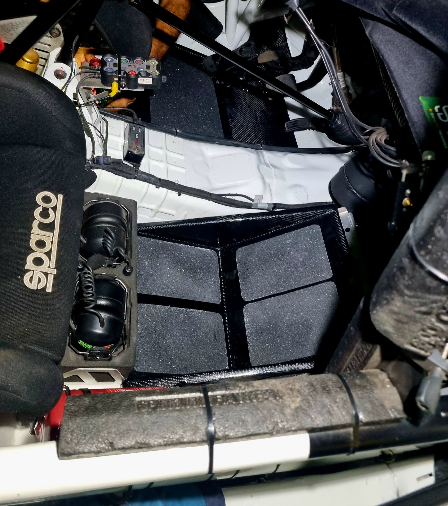 Universal foot rest for co-pilot