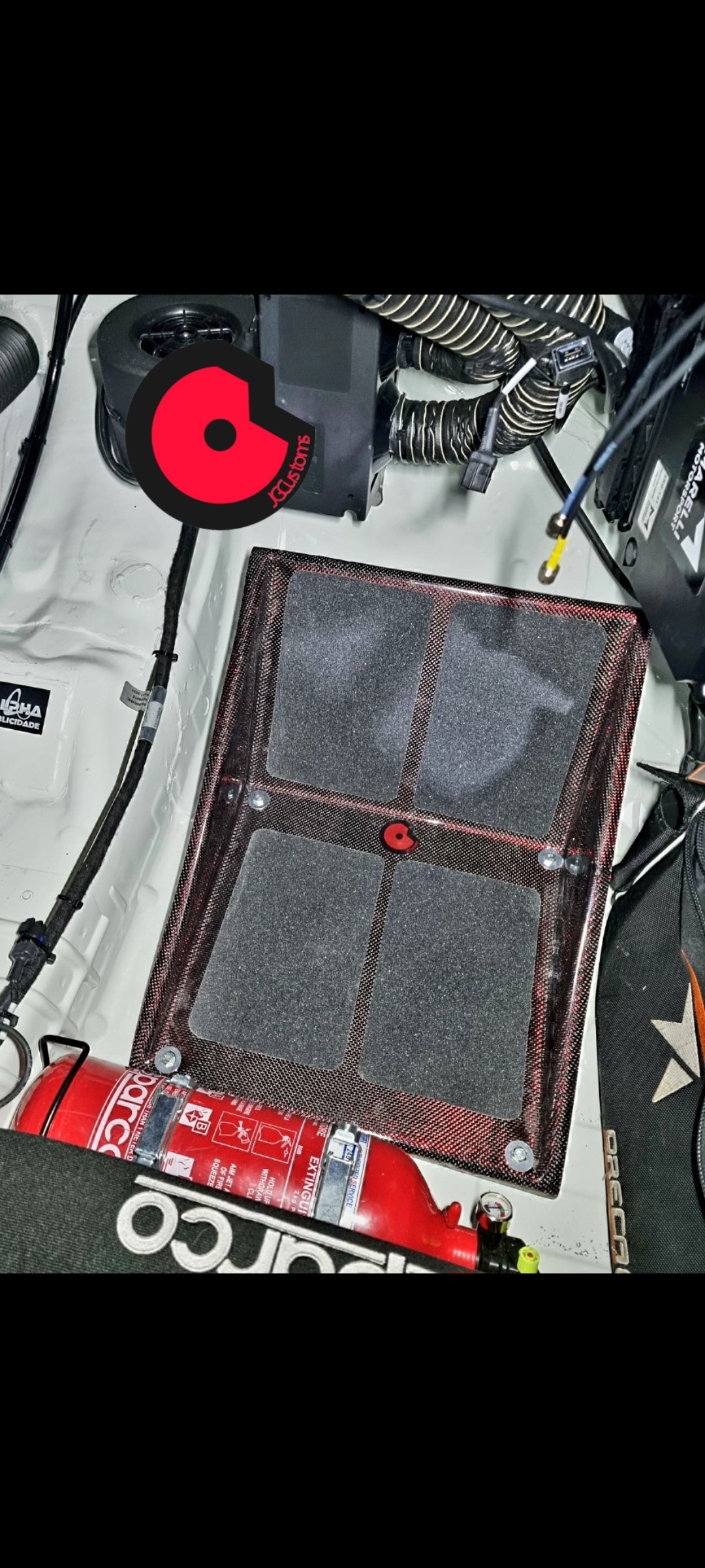 Universal foot rest for co-pilot